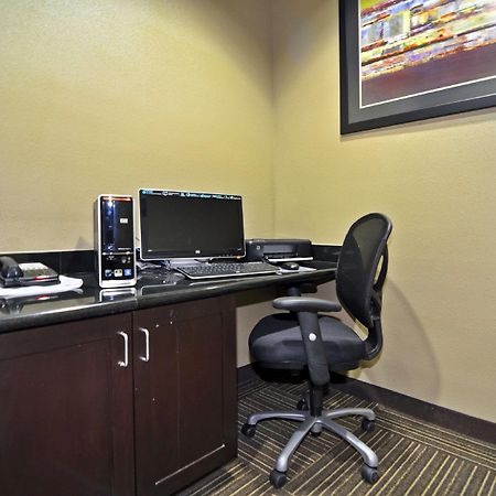 Best Western Giddings Inn & Suites Удобства фото