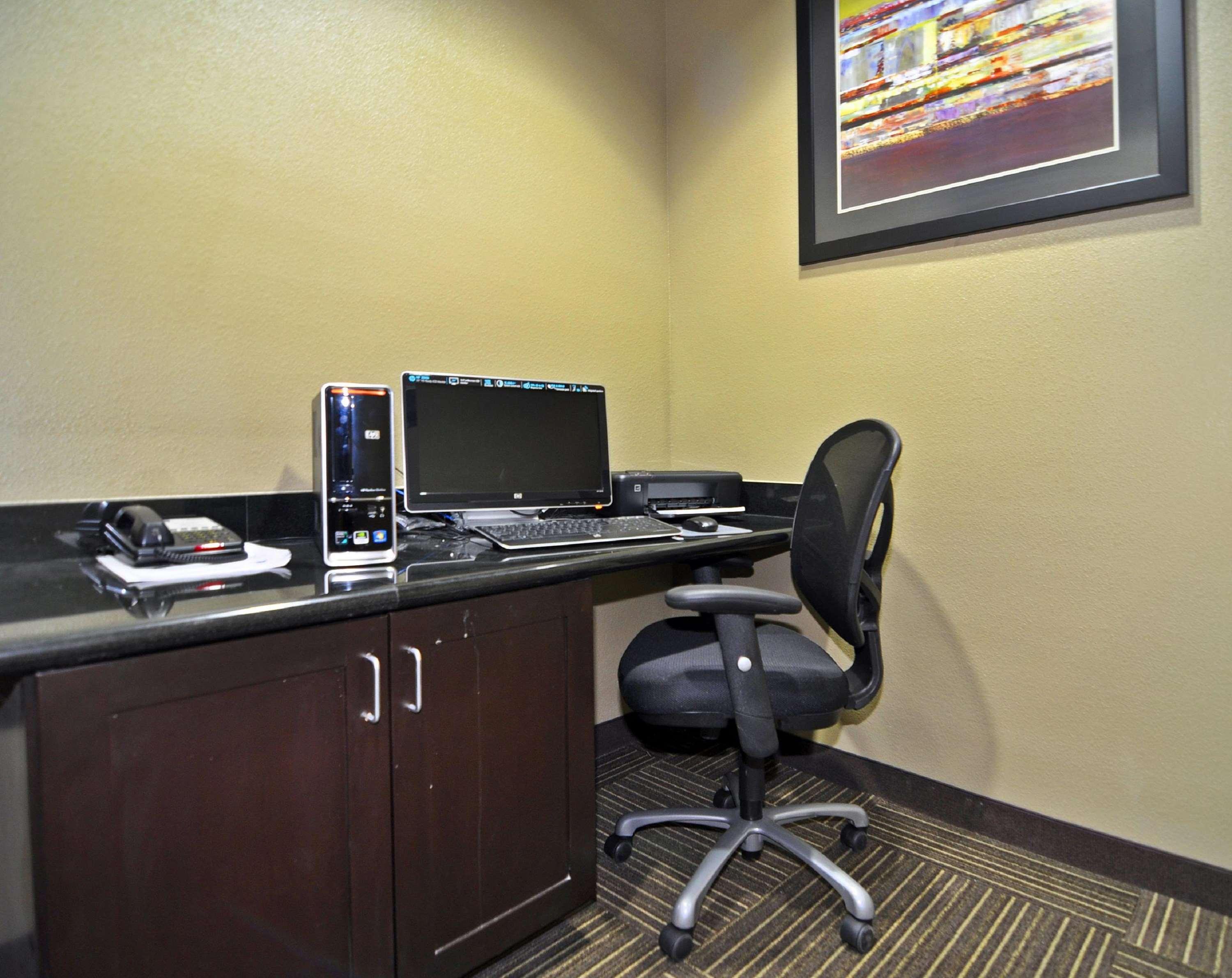 Best Western Giddings Inn & Suites Удобства фото