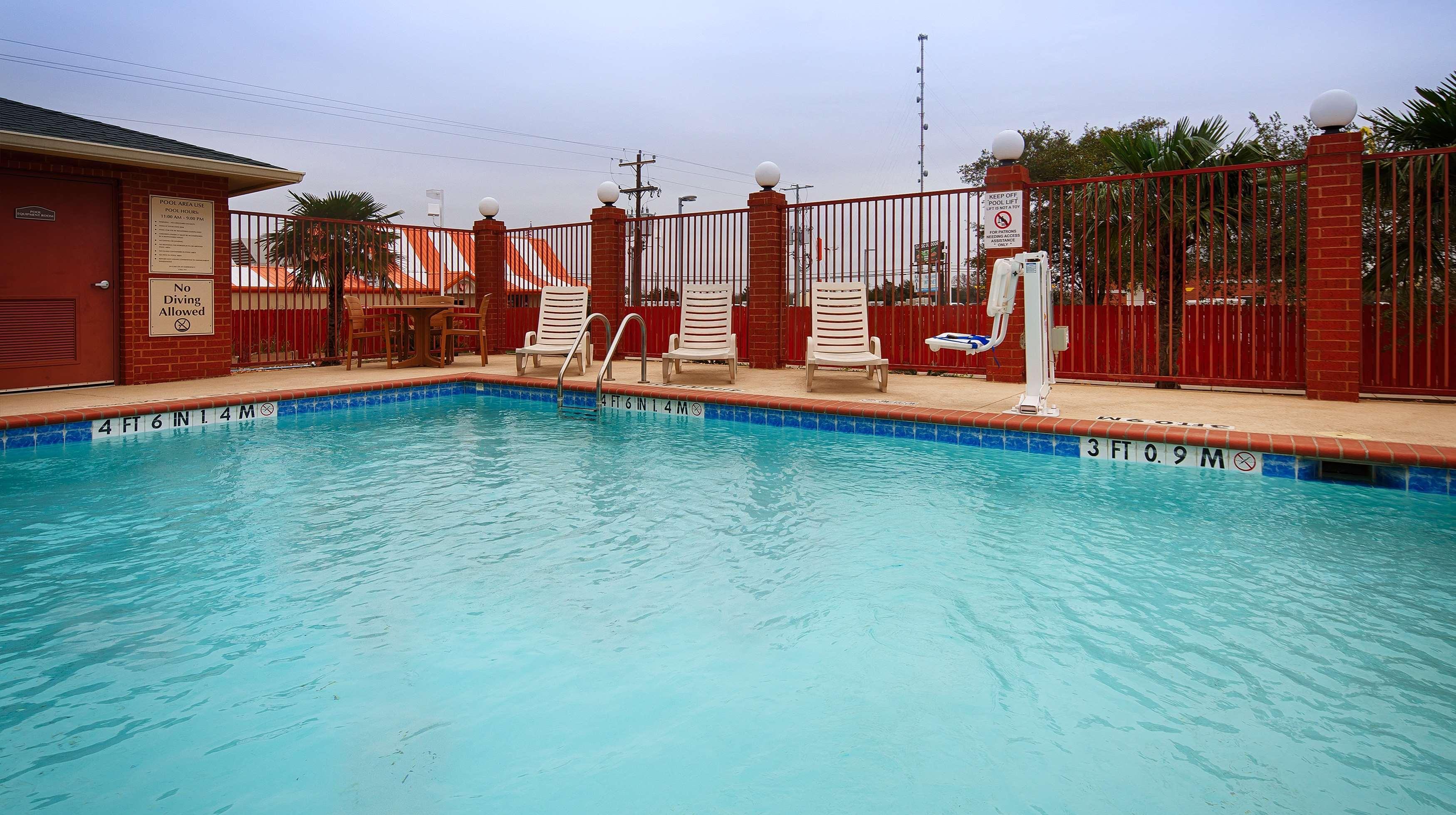 Best Western Giddings Inn & Suites Экстерьер фото