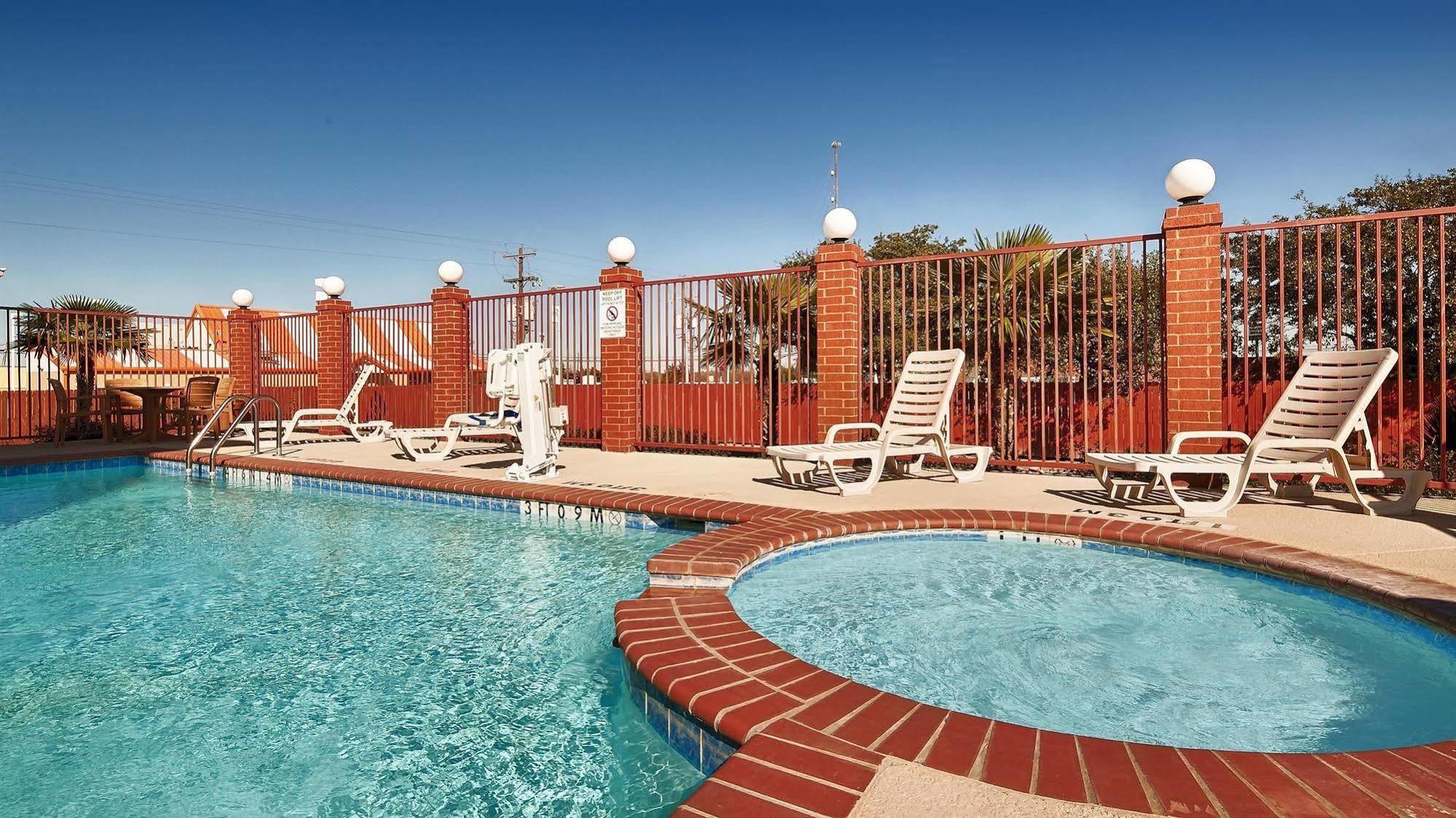 Best Western Giddings Inn & Suites Экстерьер фото